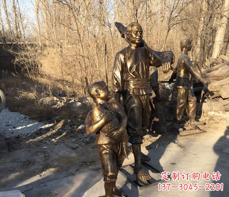 潍坊抱着鱼的儿童街边小品铜雕
