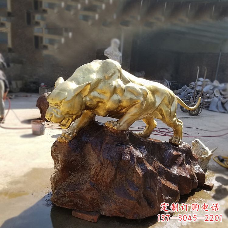 潍坊豹子铸铜雕塑-公园景区情景动物雕塑