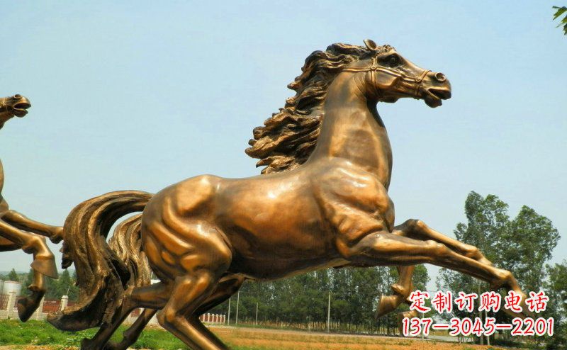 潍坊奔腾的马公园玻璃钢仿铜动物雕塑