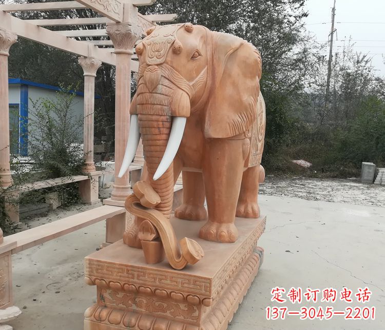 潍坊鼻卷如意的大象晚霞红门口镇宅石雕