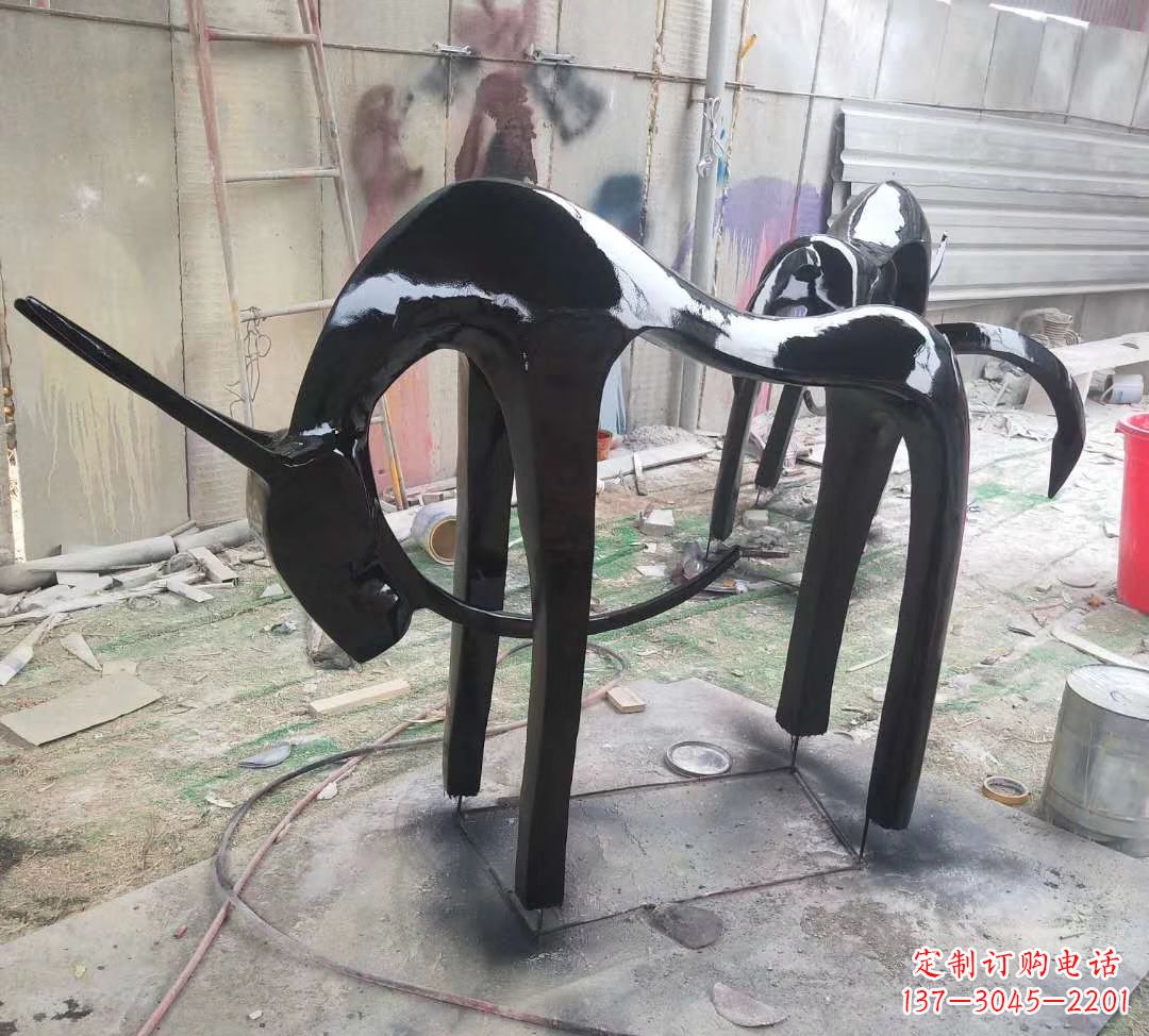 潍坊玻璃钢抽象小鹿雕塑别墅庭院景观摆件