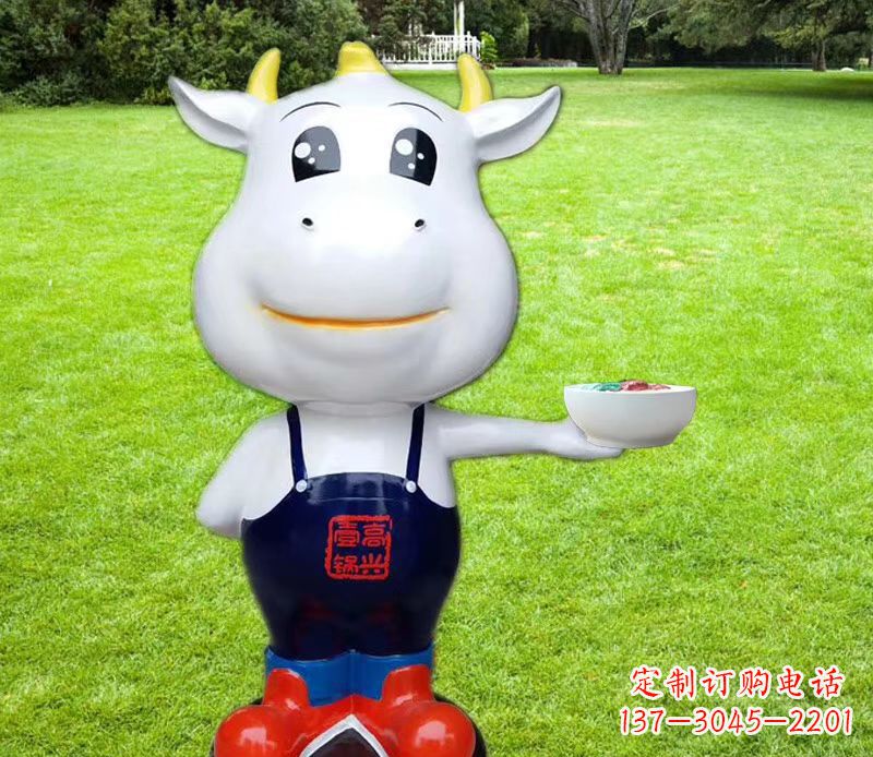 潍坊玻璃钢厨师小牛卡通雕塑
