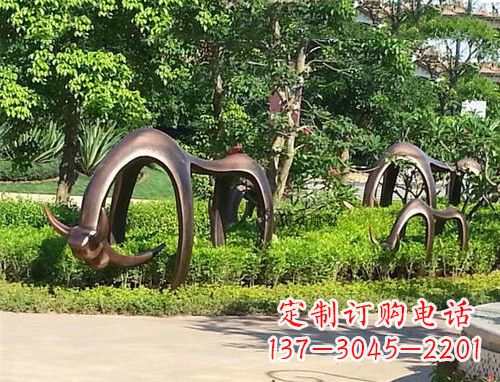 潍坊玻璃钢动物雕塑公园草坪的美丽装饰