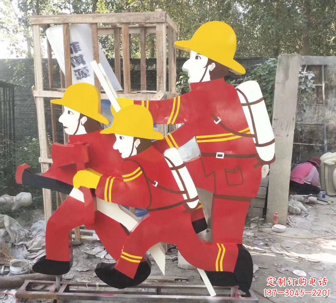 潍坊玻璃钢消防员雕塑——精致的园林景观装饰
