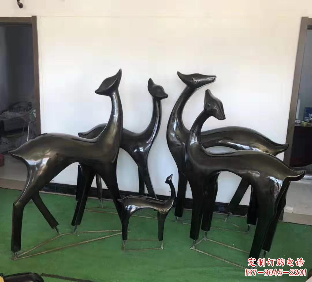潍坊玻璃钢仿铜鹿雕塑完美点缀庭院景观