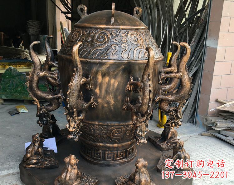潍坊玻璃钢仿铜地动仪雕塑中国古代文化精髓