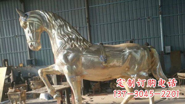 潍坊玻璃钢仿铜动物雕塑——给马公园带来活力