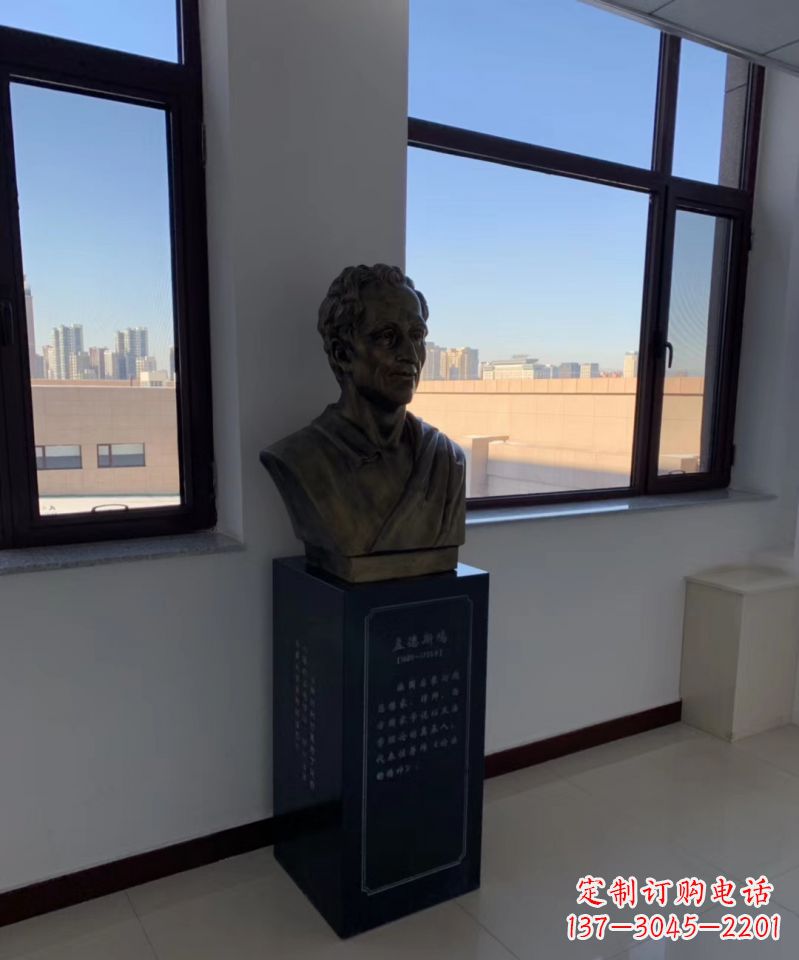 潍坊玻璃钢仿铜西方名人孟德斯鸠头像