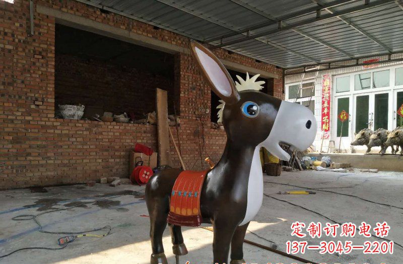 潍坊玻璃钢毛驴雕塑一种抒情的艺术形式