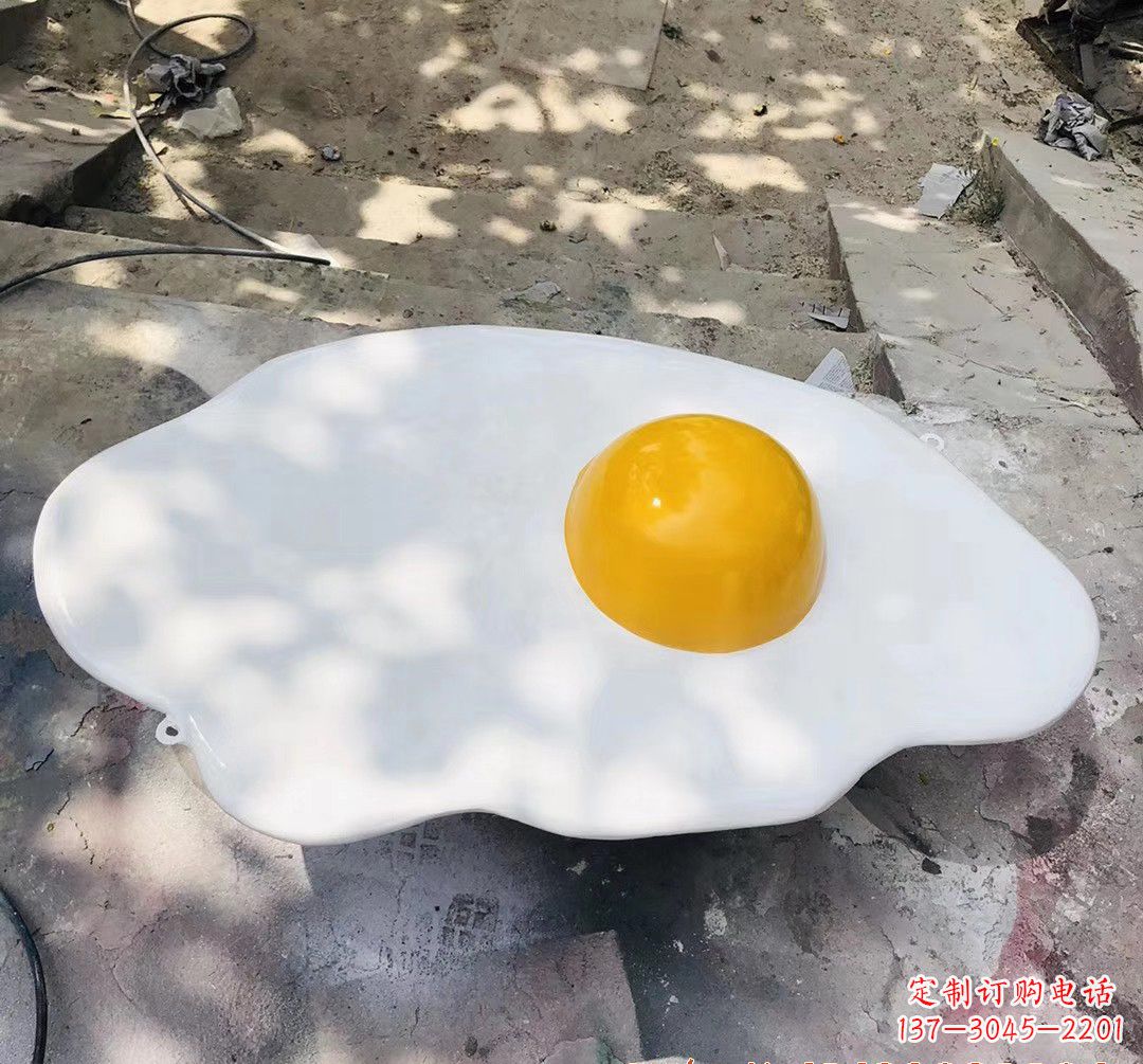 潍坊玻璃钢摊鸡蛋景观雕塑