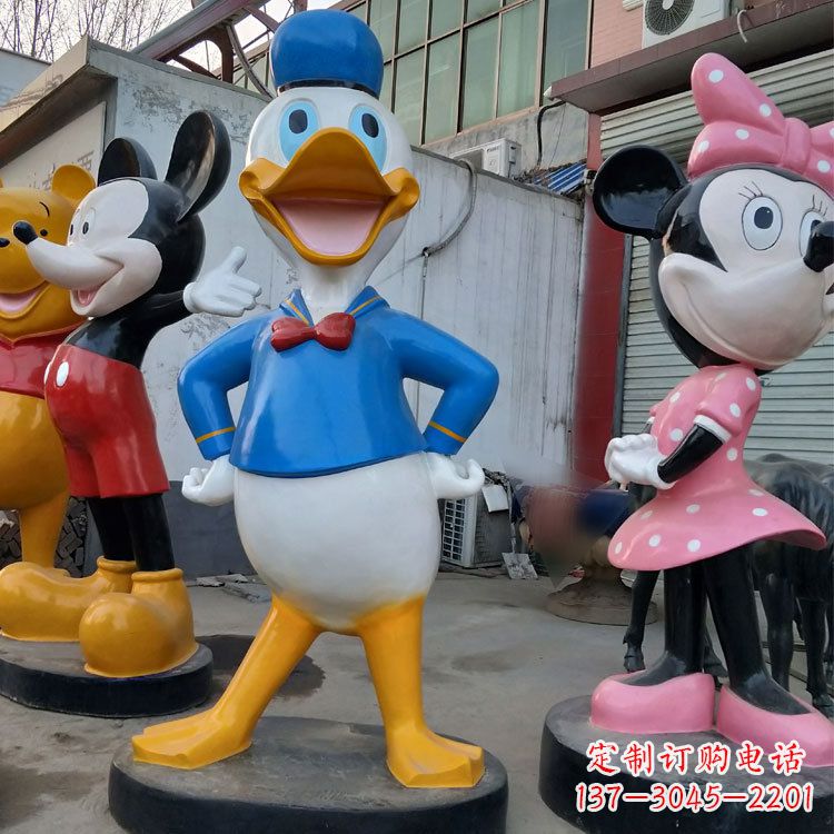 潍坊玻璃钢唐老鸭和米老鼠卡通雕塑