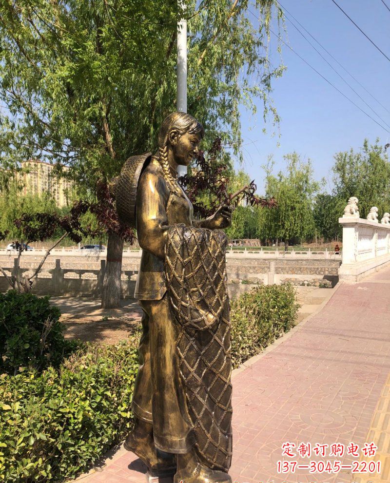 潍坊农家女人的铜雕之美