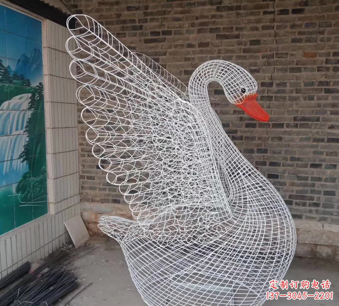 潍坊不锈钢别墅镂空天鹅雕塑