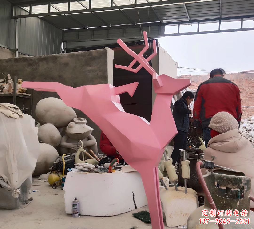 潍坊不锈钢彩绘小鹿雕塑艺术与美感的完美结合