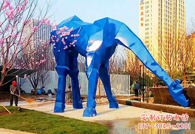潍坊不锈钢彩色大型几何长颈鹿雕塑
