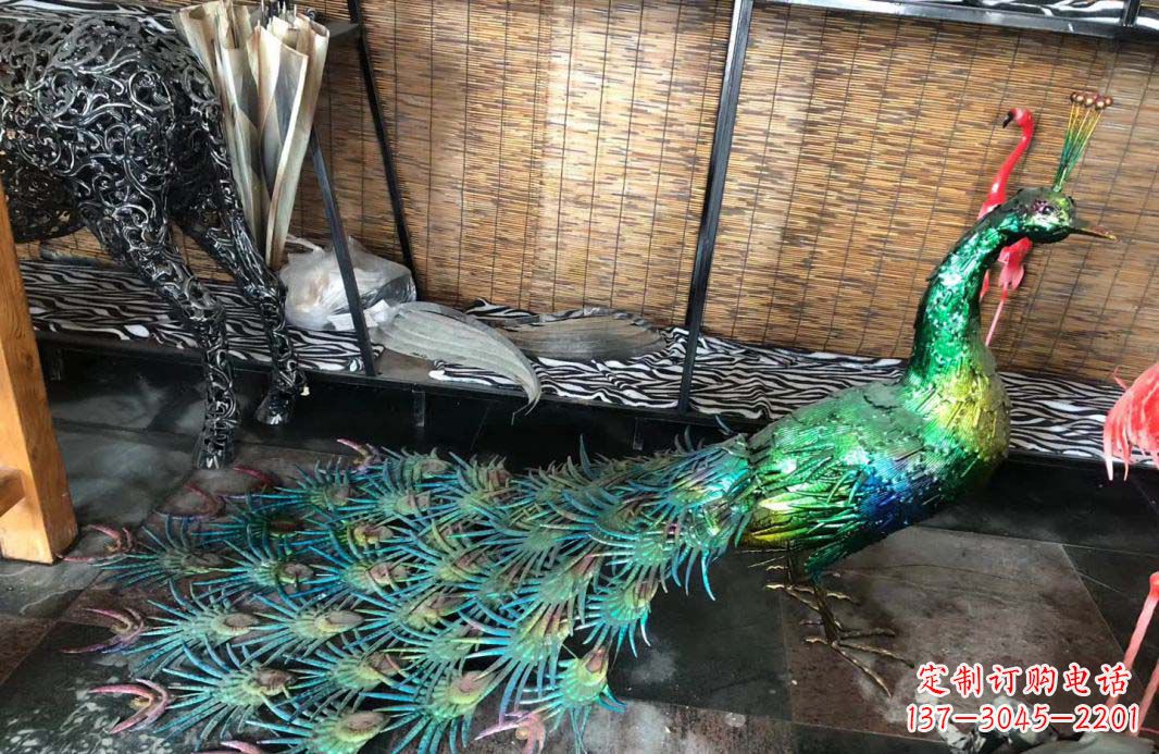 潍坊不锈钢彩色景观孔雀雕塑