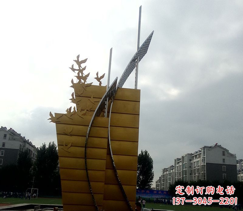 潍坊不锈钢帆船雕塑象征城市的起航