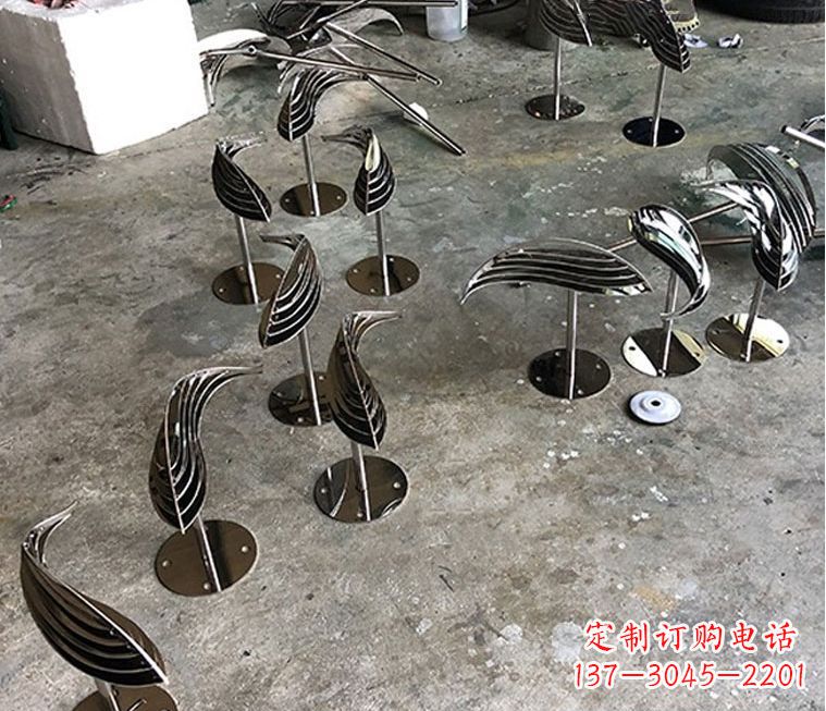 潍坊不锈钢抽象动物小鱼雕塑