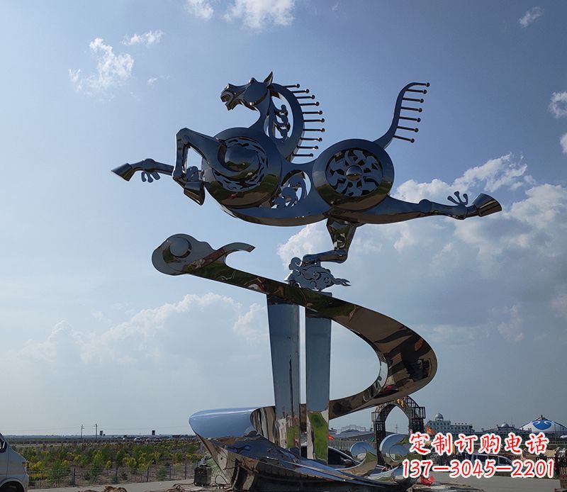 潍坊不锈钢大型马踏飞燕景观雕塑集艺术与自然于一体