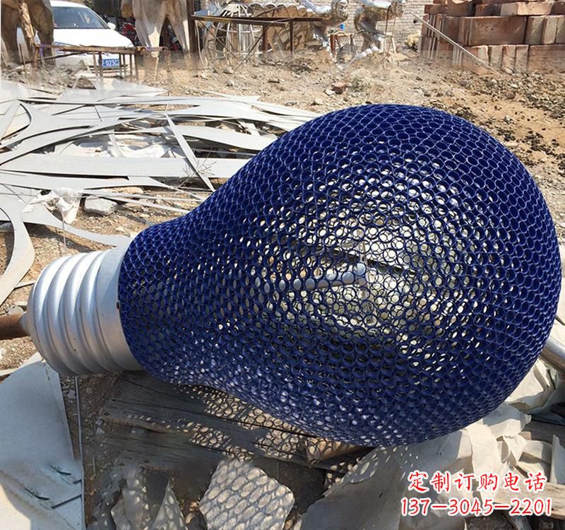 潍坊不锈钢灯泡雕塑灯光下的美丽之美