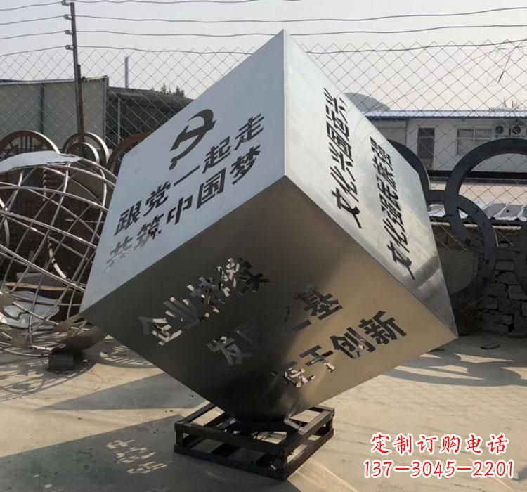 潍坊不锈钢灯饰魔方雕塑——精妙艺术