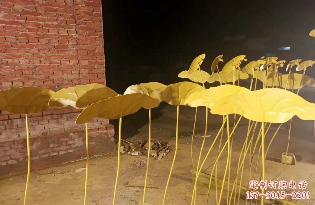 潍坊不锈钢锻造荷花雕塑1