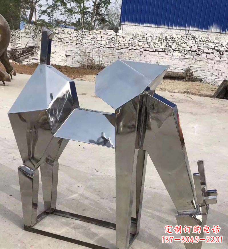 潍坊不锈钢锻造的景观小鹿雕塑