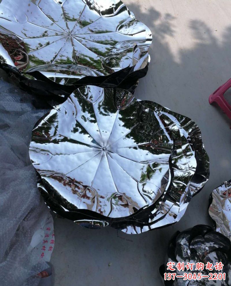 潍坊不锈钢锻造莲花雕塑效果图