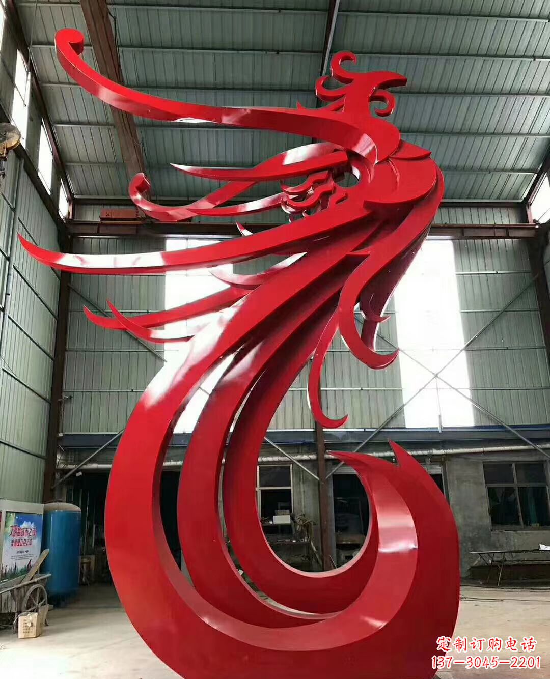潍坊不锈钢凤凰雕塑象征着新生的力量