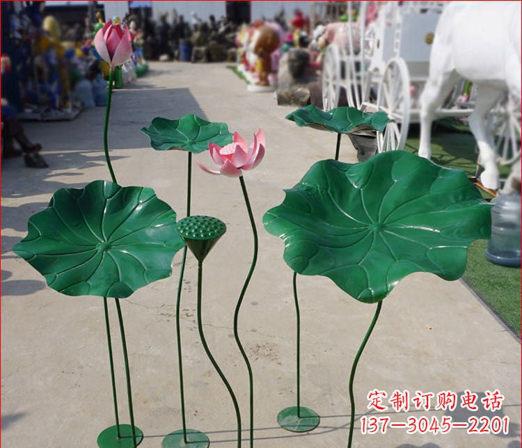 潍坊不锈钢公园彩色荷花雕塑