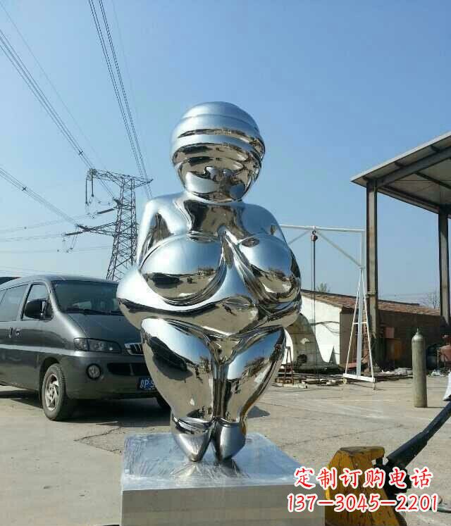 潍坊女性之美不锈钢公园的女人雕塑