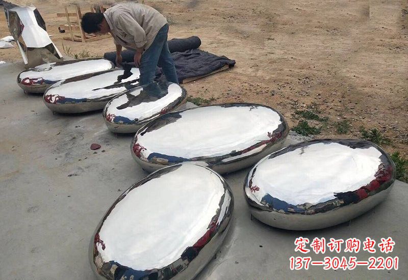 潍坊不锈钢公园鹅卵石雕塑