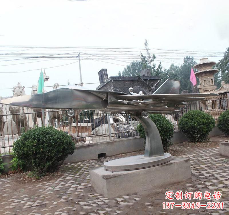 潍坊不锈钢公园飞机雕塑