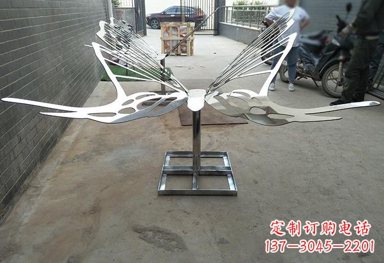 潍坊非凡之美不锈钢公园的蝴蝶雕塑