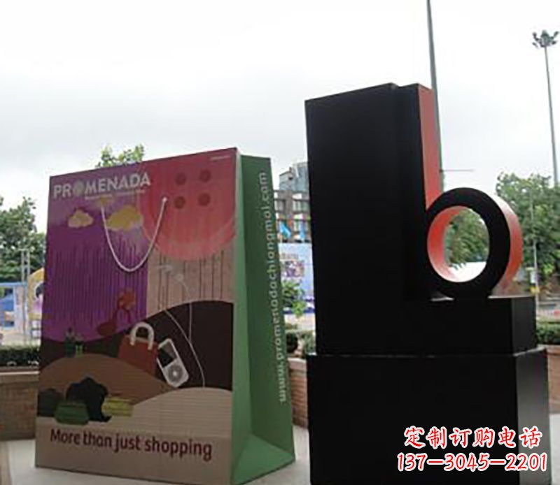 潍坊不锈钢购物袋雕塑为公园带来现代风格