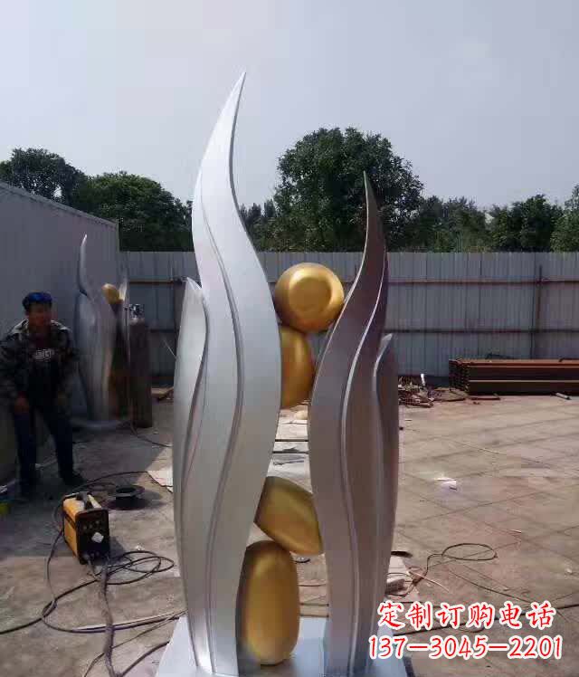 潍坊不锈钢广场翅膀雕塑象征着自由之翼