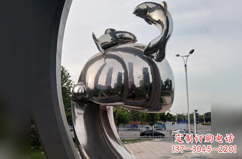 潍坊海浪下的海鸥雕塑