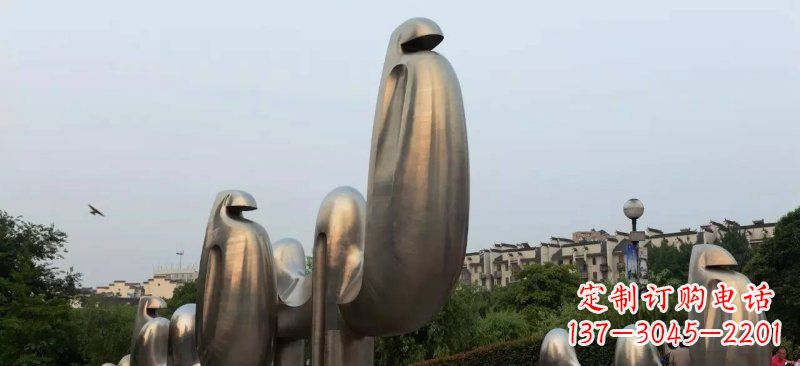 潍坊不锈钢广场上的骆驼雕塑