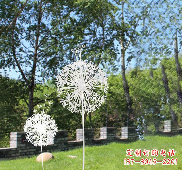 潍坊不锈钢广场上的蒲公英雕塑