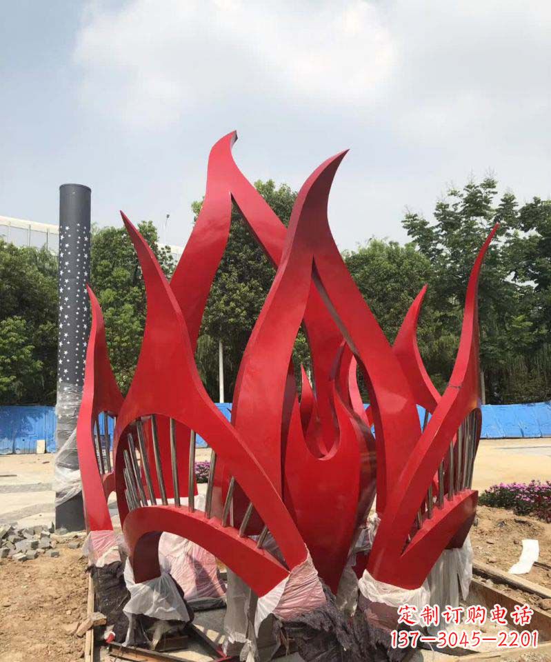 潍坊不锈钢树叶雕塑美丽而持久的艺术