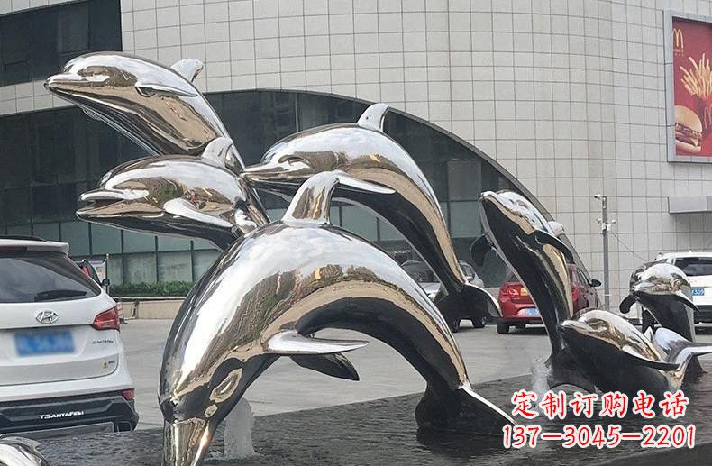 潍坊海豚雕塑——不锈钢广场上的跳跃动态