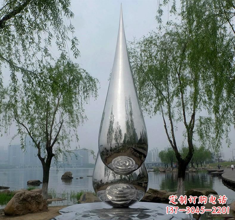 潍坊不锈钢广场的水滴雕塑