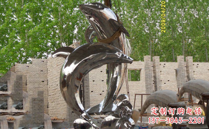 潍坊海豚之美不锈钢海边雕塑