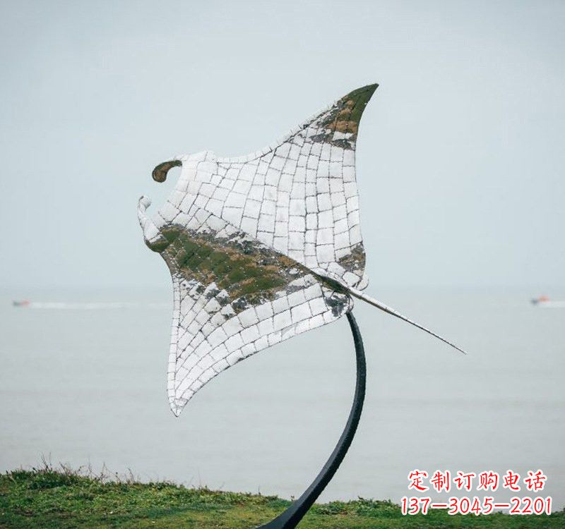 潍坊不锈钢海洋动物蝠鲼雕塑艺术与环保的完美结合