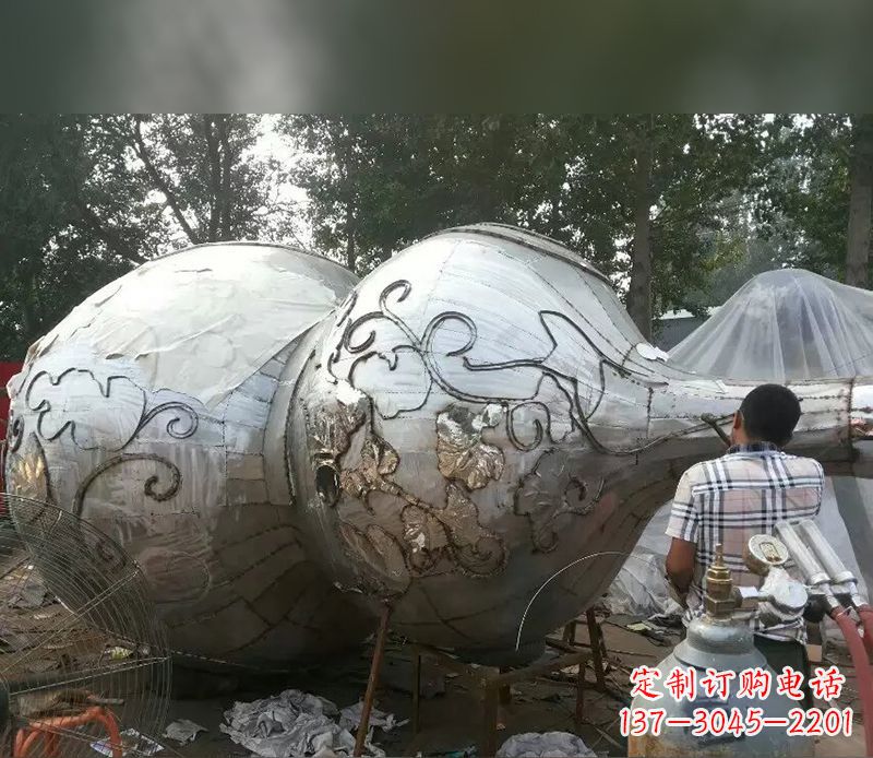 潍坊不锈钢葫芦雕塑精美绝伦