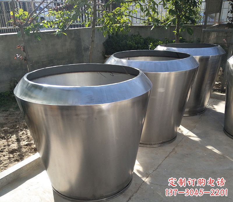 潍坊不锈钢花盆雕塑给你的家园增添一份独特的美