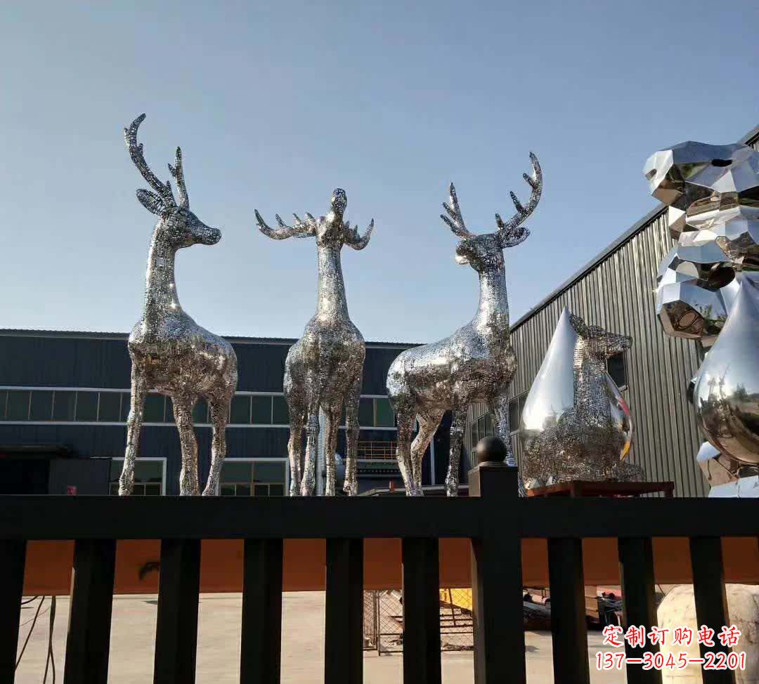 潍坊不锈钢梅花鹿雕塑给空间增添优雅气息