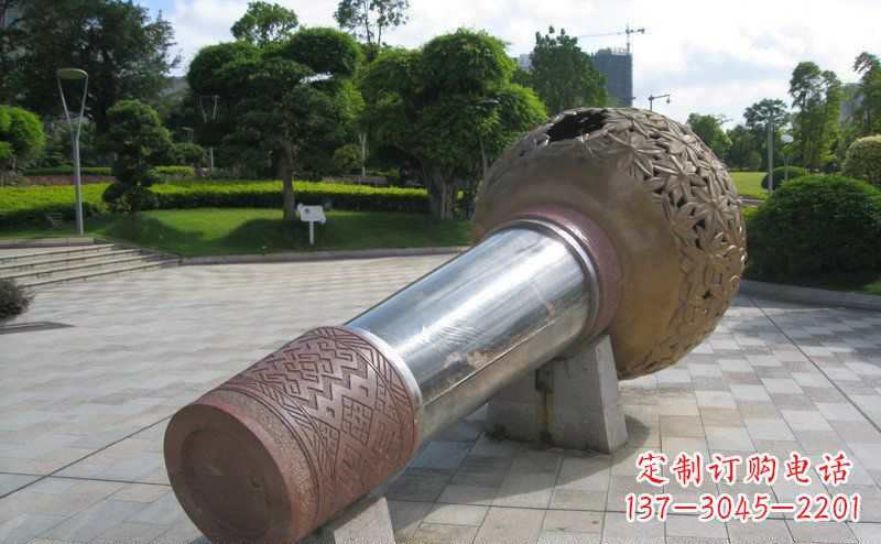 潍坊“铸就记忆的不锈钢话筒雕塑”