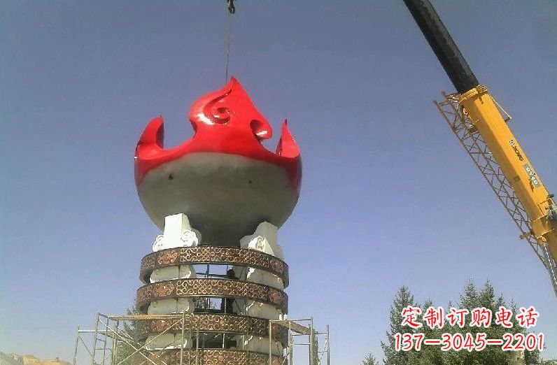 潍坊不锈钢火炬雕塑象征着永恒的精神