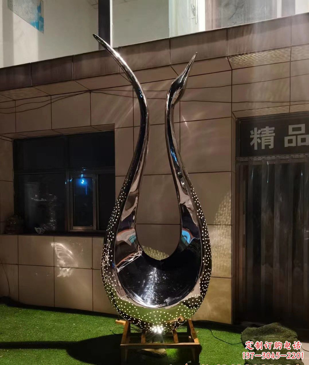潍坊不锈钢镜面天鹅雕塑——象征着美丽与坚强